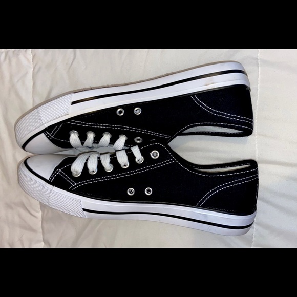 Revolution Sized an 8 but can be a 8.5 comfortable - Picture 4 of 6